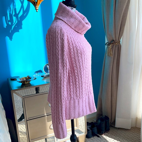 Super Soft & Fuzzy Sweater by “LIZ & Co” - Picture 4 of 13